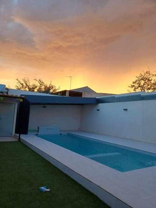 Alojamiento El Pez Casa Con Piscina Climatizada Villafranca de los Caballeros Ngoại thất bức ảnh