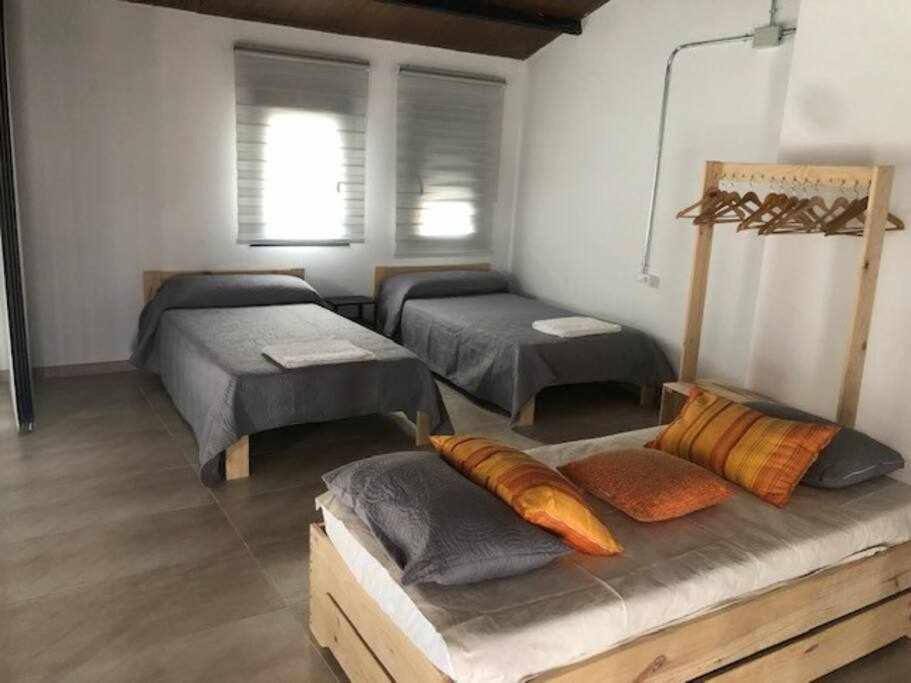 Alojamiento El Pez Casa Con Piscina Climatizada Villafranca de los Caballeros Ngoại thất bức ảnh
