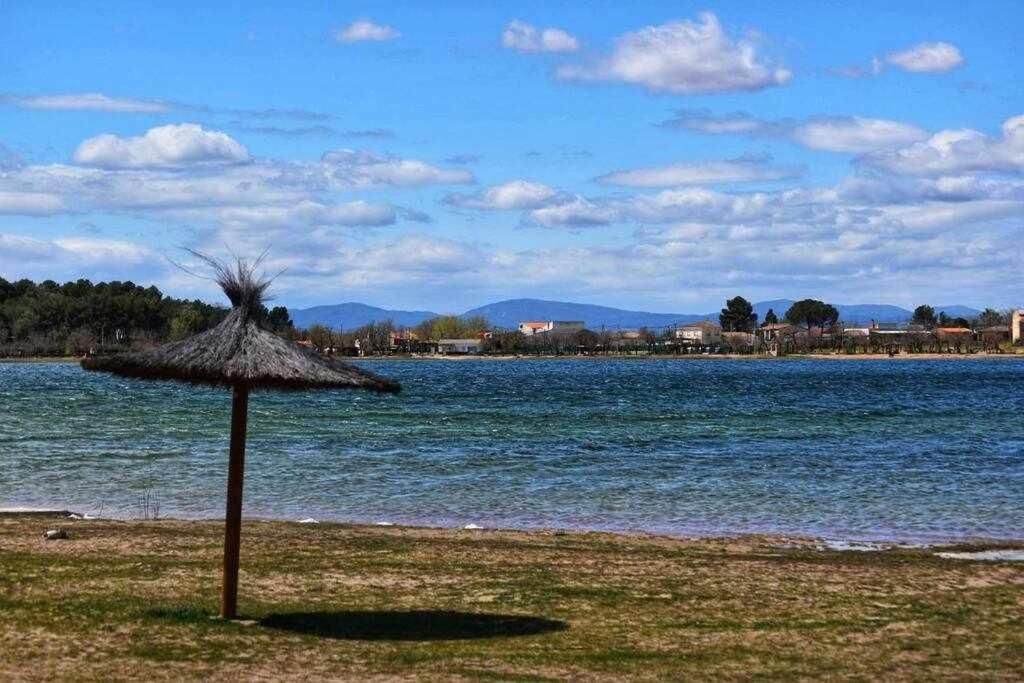 Alojamiento El Pez Casa Con Piscina Climatizada Villafranca de los Caballeros Ngoại thất bức ảnh