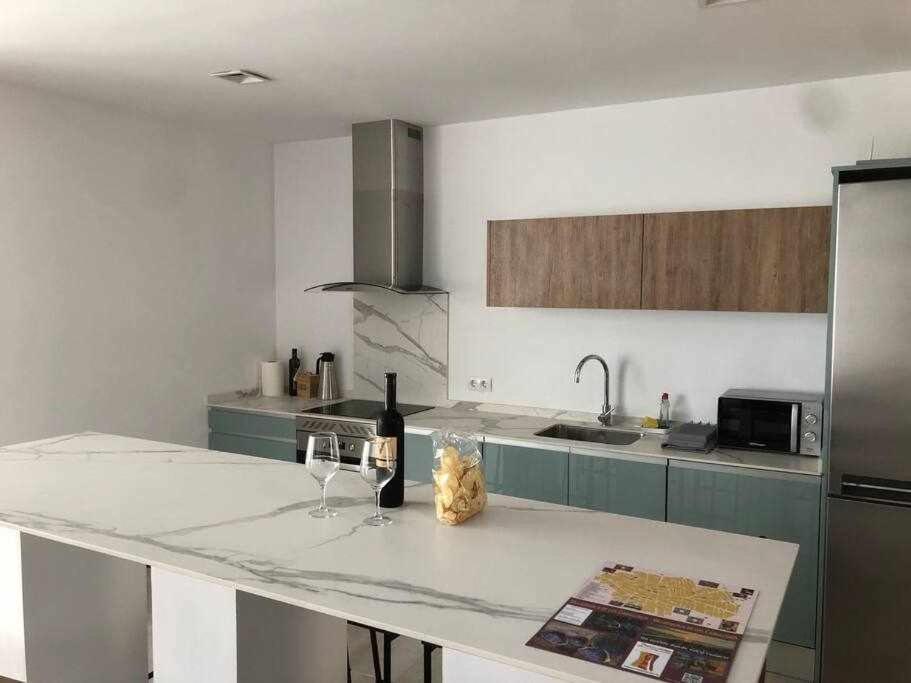 Alojamiento El Pez Casa Con Piscina Climatizada Villafranca de los Caballeros Ngoại thất bức ảnh