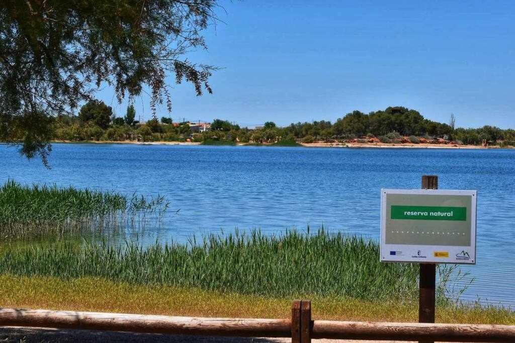 Alojamiento El Pez Casa Con Piscina Climatizada Villafranca de los Caballeros Ngoại thất bức ảnh