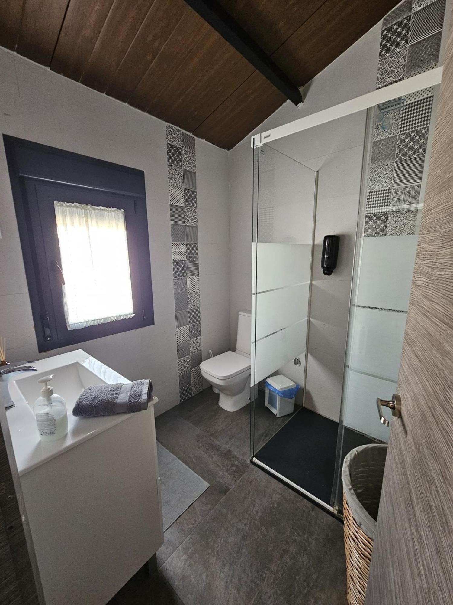 Alojamiento El Pez Casa Con Piscina Climatizada Villafranca de los Caballeros Ngoại thất bức ảnh
