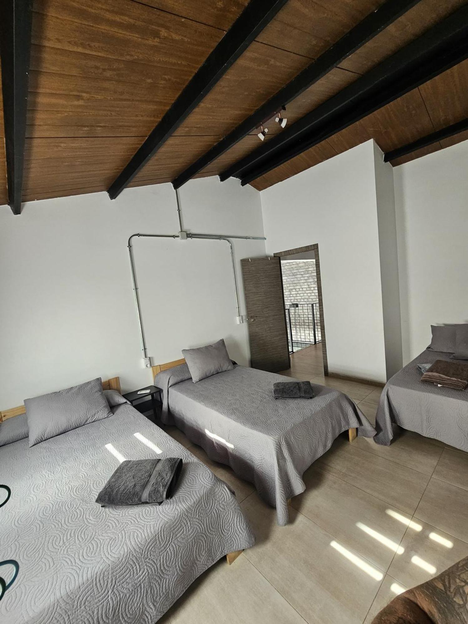 Alojamiento El Pez Casa Con Piscina Climatizada Villafranca de los Caballeros Ngoại thất bức ảnh