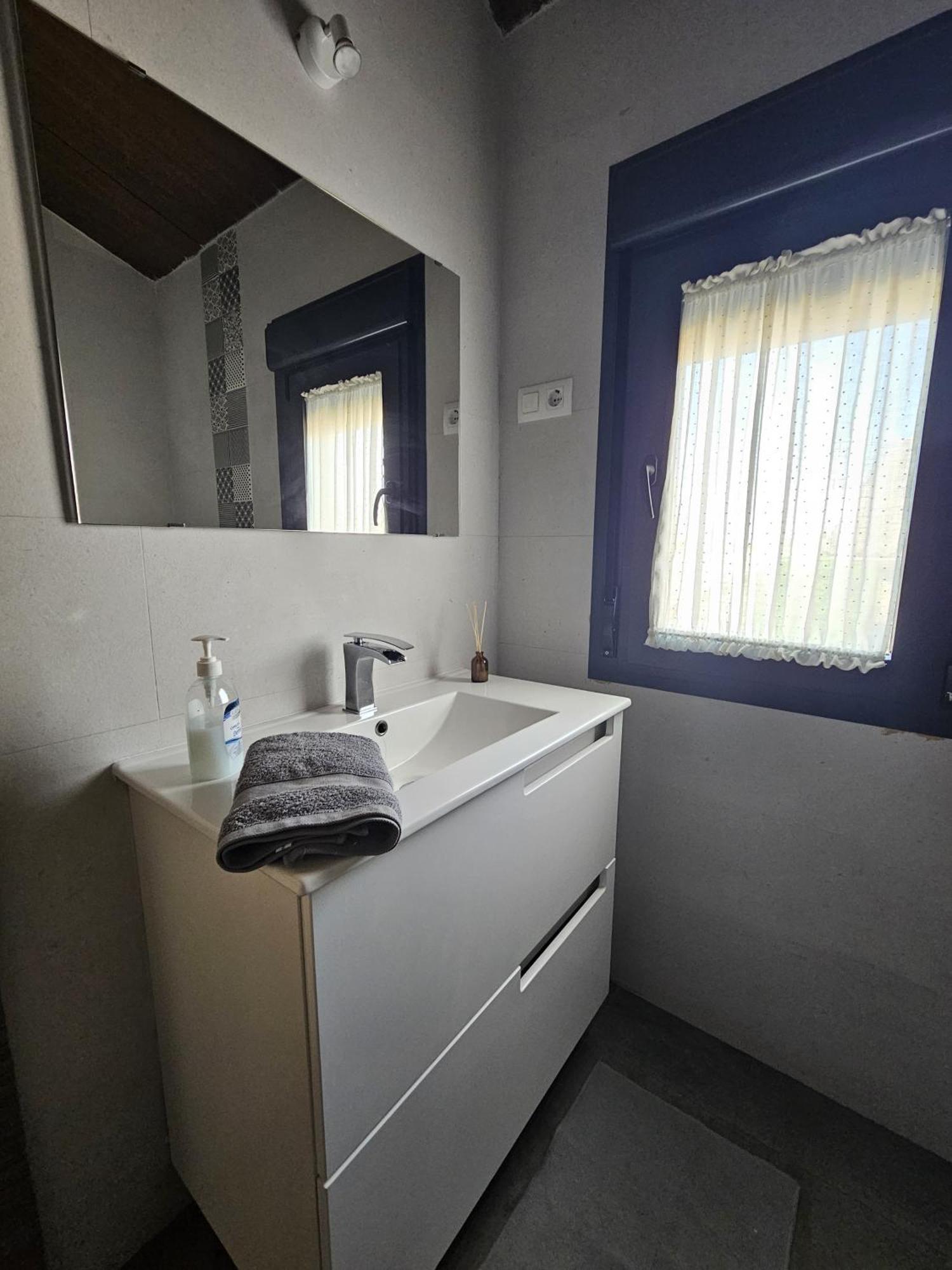 Alojamiento El Pez Casa Con Piscina Climatizada Villafranca de los Caballeros Ngoại thất bức ảnh