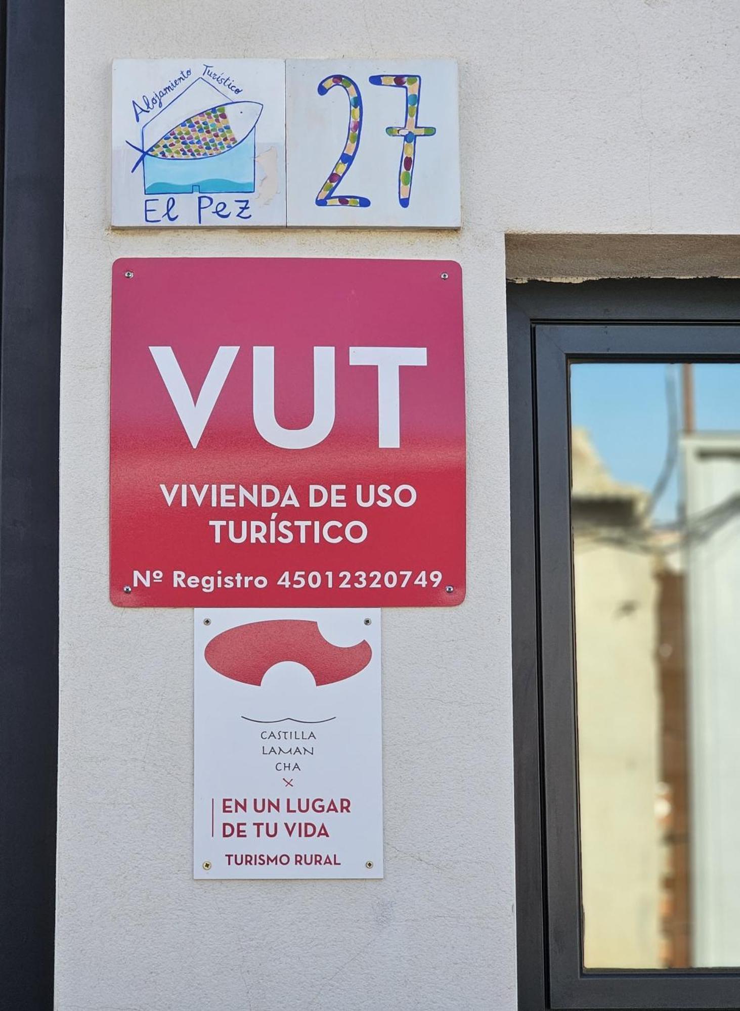Alojamiento El Pez Casa Con Piscina Climatizada Villafranca de los Caballeros Ngoại thất bức ảnh